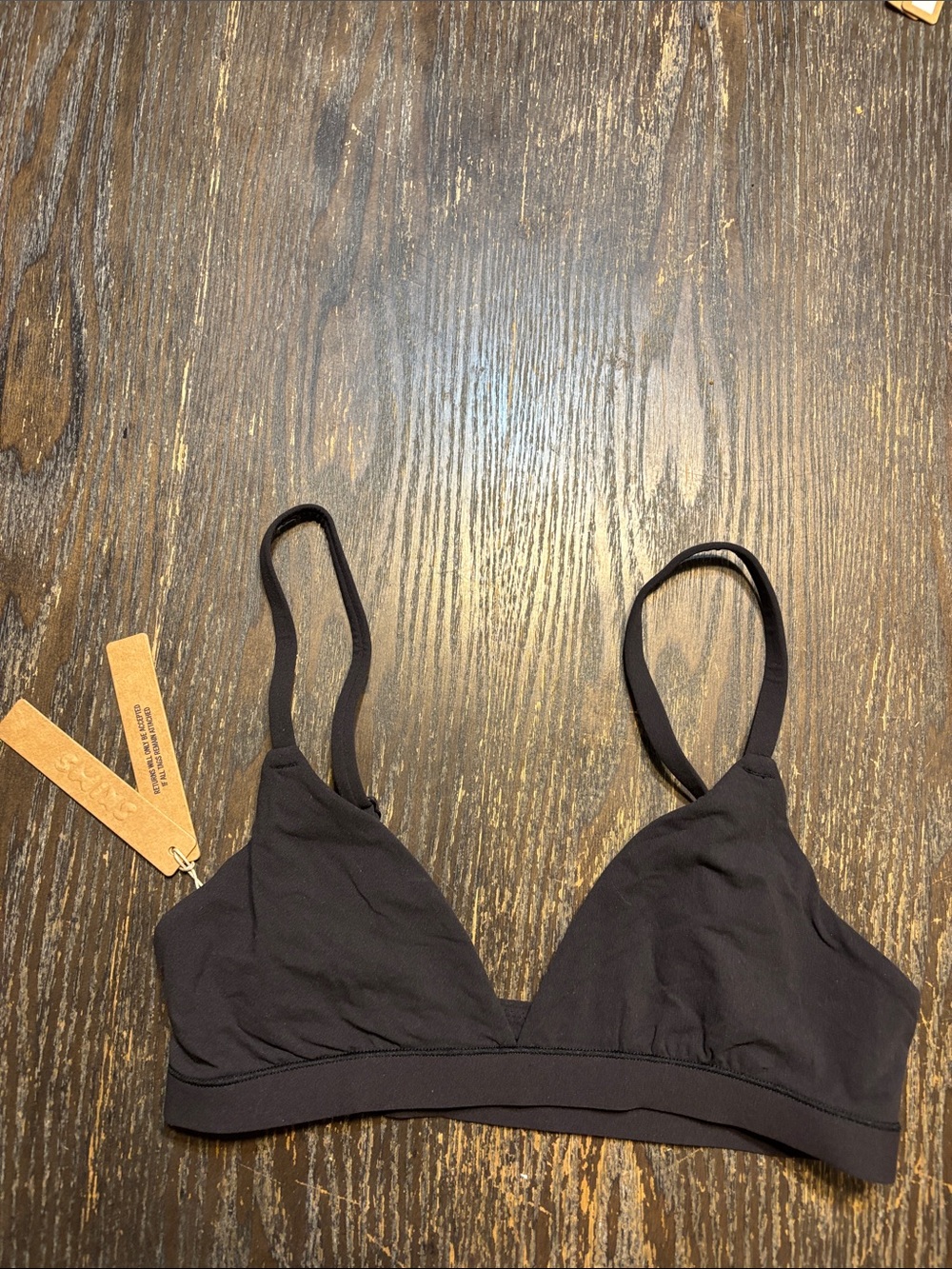 SKIMS Fits everybody small NWT Black Triangle Bralette